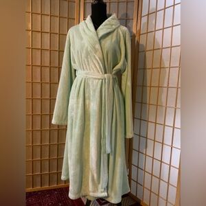 Cozy Mint Green Women's Robe.
Excellent Condition!